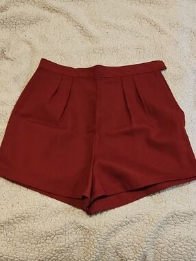 Women's High-Waist Pleated Shorts With Side Zipper - Size S